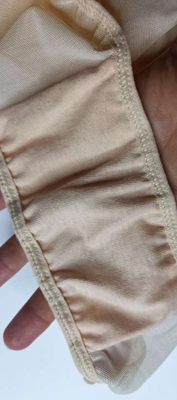 ست شورت و سوتین طرح گل کنده کاری کرم